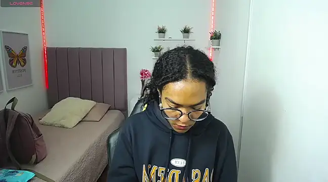 Nina lovee  online show from February 2025 02:02:01 PM