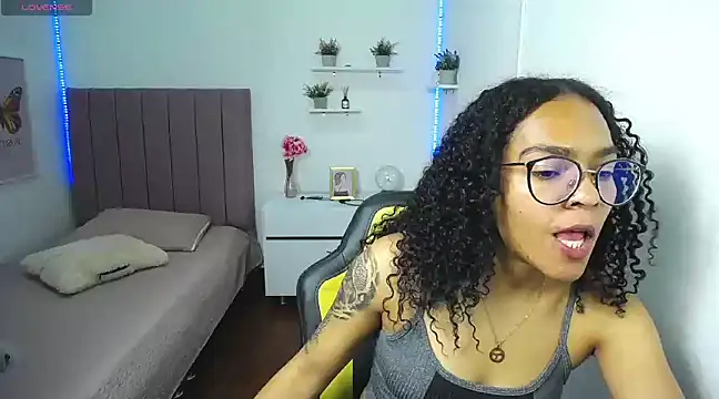 Nina lovee  online show from February 2025 08:20:02 PM
