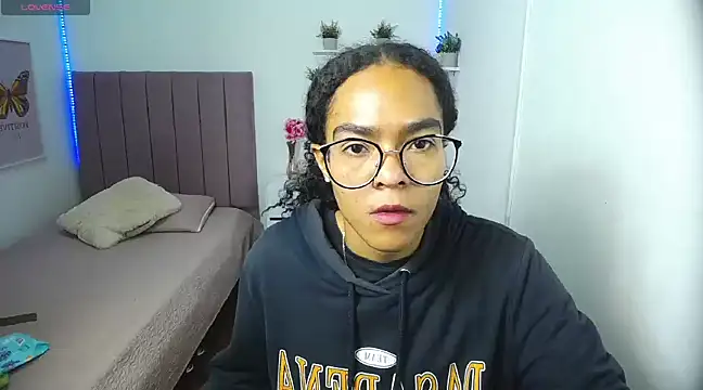 Nina lovee  online show from February 2025 02:48:02 PM