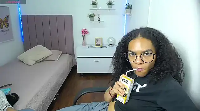 Nina lovee  online show from February 2025 05:53:01 PM