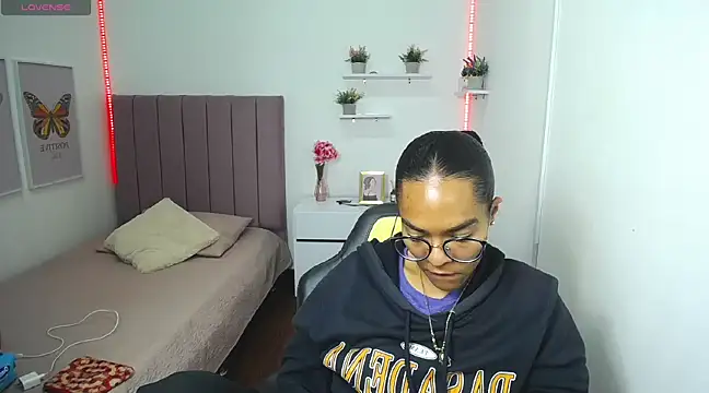 Nina lovee  online show from February 2025 05:37:02 PM