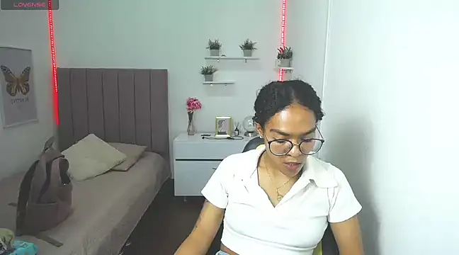 Nina lovee  online show from March 2025 06:07:01 PM