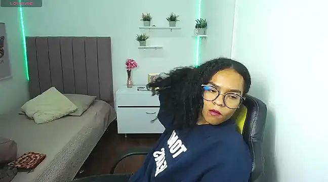 Nina lovee  online show from March 2025 06:16:01 PM