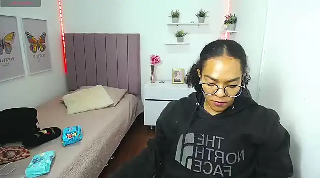 Nina lovee  online show from March 2025 06:22:01 PM