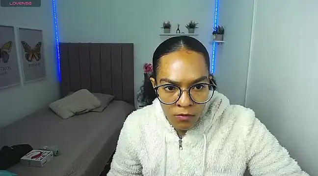 Nina lovee  online show from March 2025 03:03:02 PM