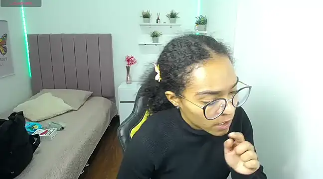 Nina lovee  online show from March 2025 03:53:02 PM