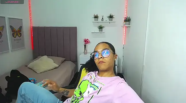 Nina lovee  online show from March 2025 06:31:01 PM