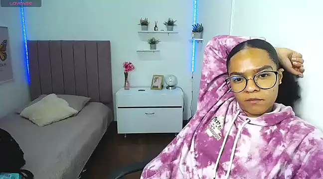 Nina lovee  online show from March 2025 03:46:02 PM