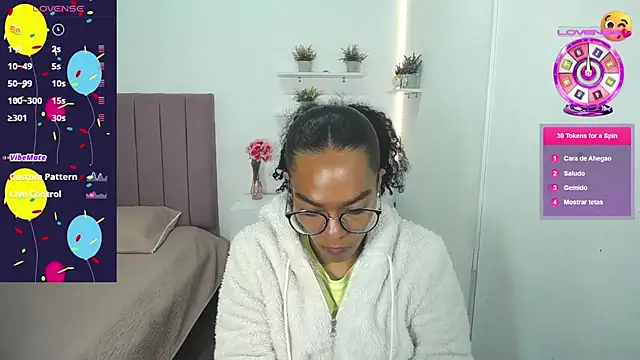 Nina lovee  online show from September 2025 02:39:02 PM