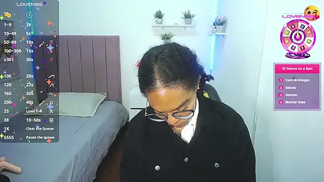 Nina lovee  online show from September 2025 01:34:02 PM