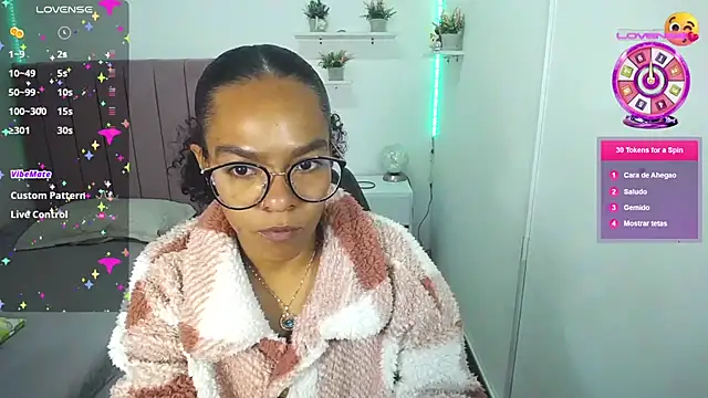 Nina lovee  online show from September 2025 02:08:01 PM