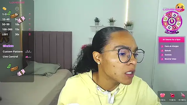 Nina lovee  online show from September 2025 02:29:02 PM