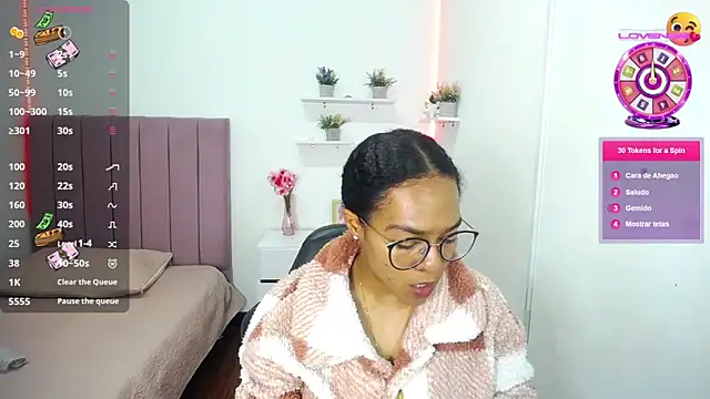 Nina lovee  online show from September 2025 02:53:01 PM