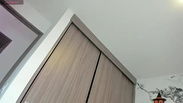 Snapshot of Annaross2 chatting on November 2025 07:16:02 PM Annaross2 online show from November 2025 07:16:02 PM