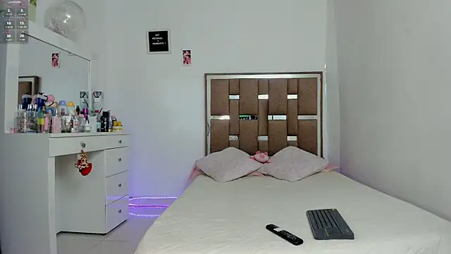 Snapshot of kendall-ewers chatting on November 2025 11:36:02 PM kendall-ewers online show from November 2025 11:36:02 PM