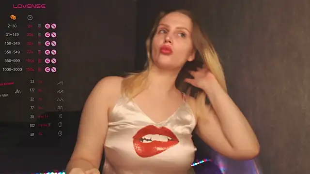 Snapshot of nutcrew chatting on October 2025 08:27:02 PM nutcrew online show from October 2025 08:27:02 PM