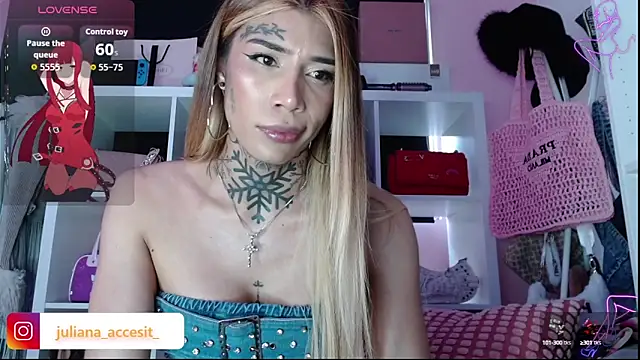 caroline cossei online show from October 2025 09:46:02 PM