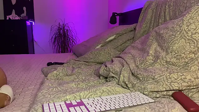 Snapshot of spottyyy chatting on October 2025 08:38:02 PM spottyyy online show from October 2025 08:38:02 PM