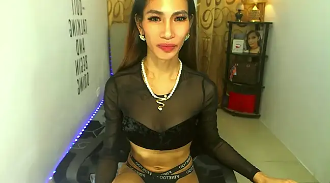 Trixie Mattel21 online show from December 2024 05:20:02 AM