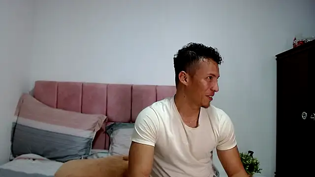 Snapshot of marcehot32 chatting on March 2025 08:54:01 PM marcehot32 online show from March 2025 08:54:01 PM