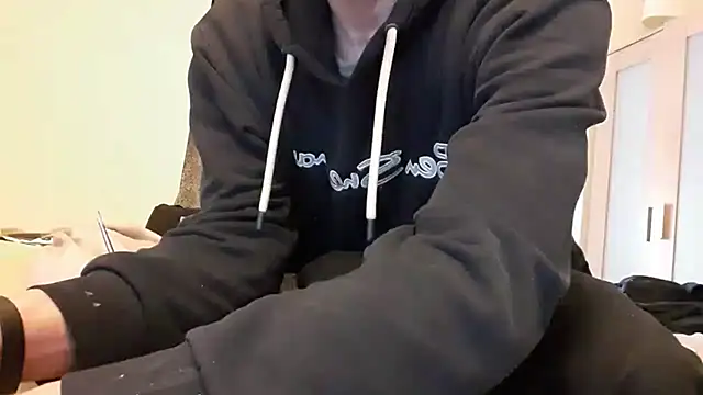 Snapshot of uk-bobbie-uk chatting on February 2025 12:37:01 PM uk-bobbie-uk online show from February 2025 12:37:01 PM