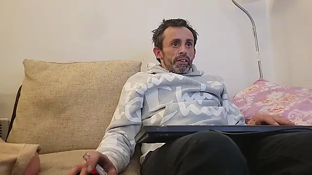 Snapshot of uk-bobbie-uk chatting on November 2025 06:37:02 AM uk-bobbie-uk online show from November 2025 06:37:02 AM