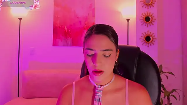 Snapshot of MariamRivera_ chatting on September 2025 11:31:02 PM MariamRivera online show from September 2025 11:31:02 PM