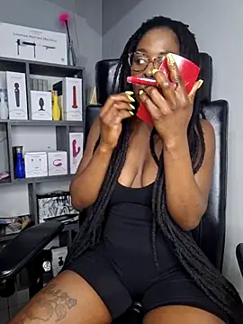 Snapshot of Shaniko89 chatting on March 2025 12:10:01 AM Shaniko89 online show from March 2025 12:10:01 AM