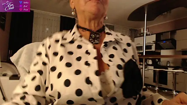 roxana brooks online show from December 2024 02:44:01 PM