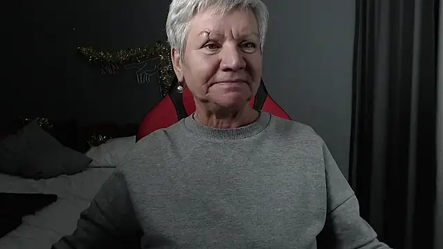 roxana brooks online show from December 2024 01:11:02 PM