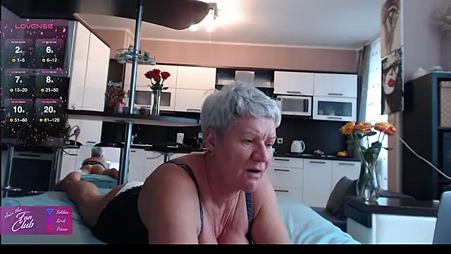 roxana brooks online show from October 2025 08:37:01 AM