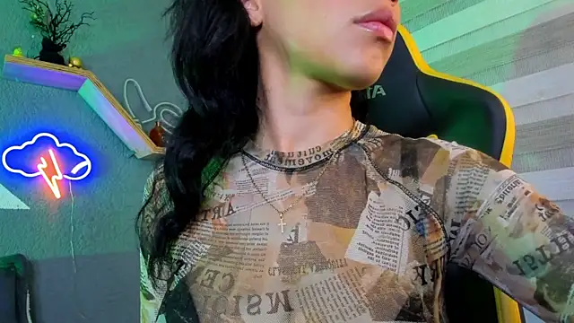 Snapshot of Marcelinee__ chatting on January 2025 11:22:01 PM Marcelinee online show from January 2025 11:22:01 PM