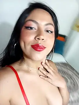 Snapshot of leah_passion chatting on September 2025 07:58:02 PM leah passion online show from September 2025 07:58:02 PM