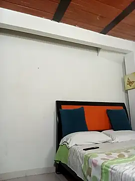 Snapshot of leah_passion chatting on October 2025 07:58:01 PM leah passion online show from October 2025 07:58:01 PM