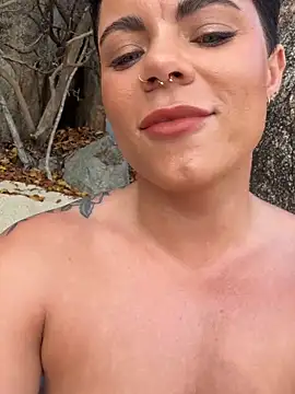 Snapshot of LukeLouHarvey chatting on February 2025 01:43:02 AM LukeLouHarvey online show from February 2025 01:43:02 AM