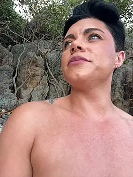 Snapshot of LukeLouHarvey chatting on February 2025 01:40:02 AM LukeLouHarvey online show from February 2025 01:40:02 AM