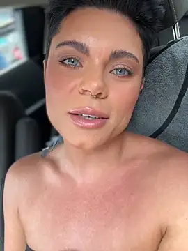 Snapshot of LukeLouHarvey chatting on October 2025 04:31:02 AM LukeLouHarvey online show from October 2025 04:31:02 AM