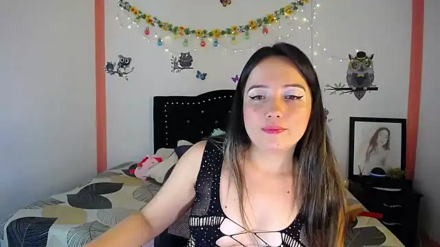 naughty girl 4u online show from December 2024 06:06:01 PM