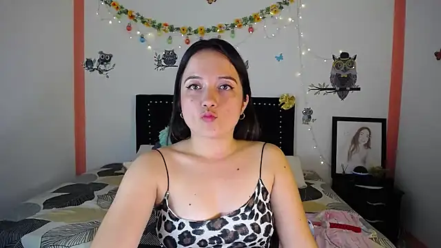 naughty girl 4u online show from December 2024 07:43:02 PM