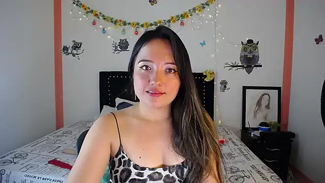 naughty girl 4u online show from December 2024 04:49:02 PM