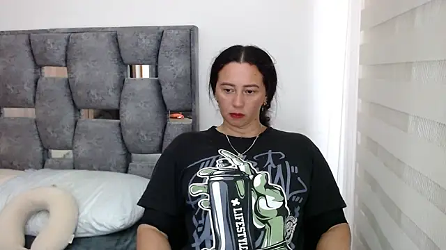 sara hott 1 online show from December 2024 07:59:02 PM
