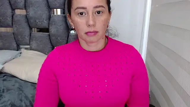sara hott 1 online show from December 2024 07:27:02 PM