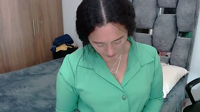 sara hott 1 online show from December 2024 06:43:02 PM