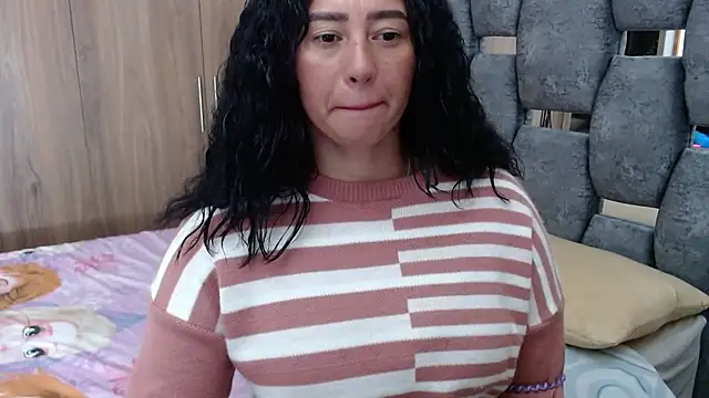 sara hott 1 online show from January 2025 08:48:01 PM