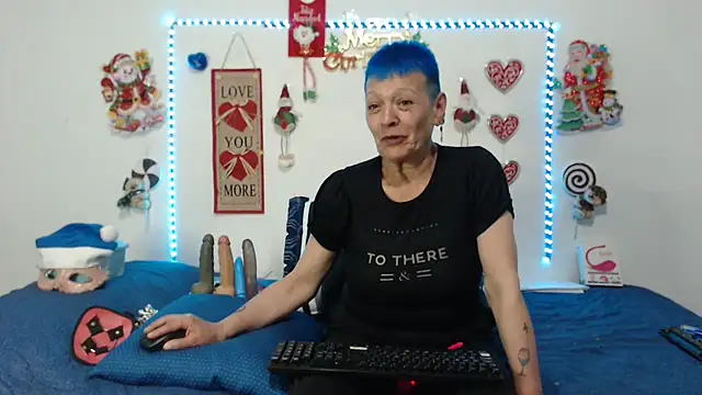 Snapshot of loquitaqueen011 chatting on December 2024 10:45:01 PM loquitaqueen011 online show from December 2024 10:45:01 PM