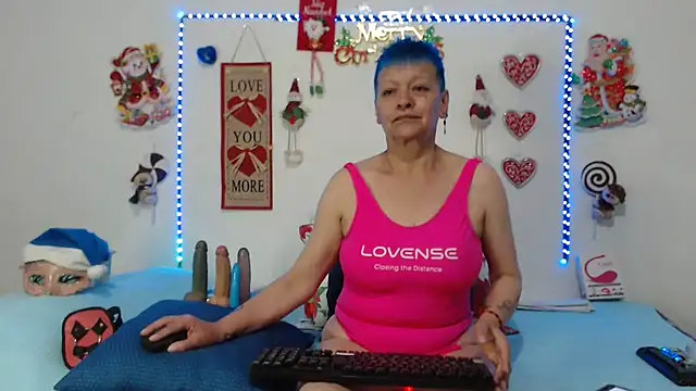 Snapshot of loquitaqueen011 chatting on December 2024 04:36:01 PM loquitaqueen011 online show from December 2024 04:36:01 PM