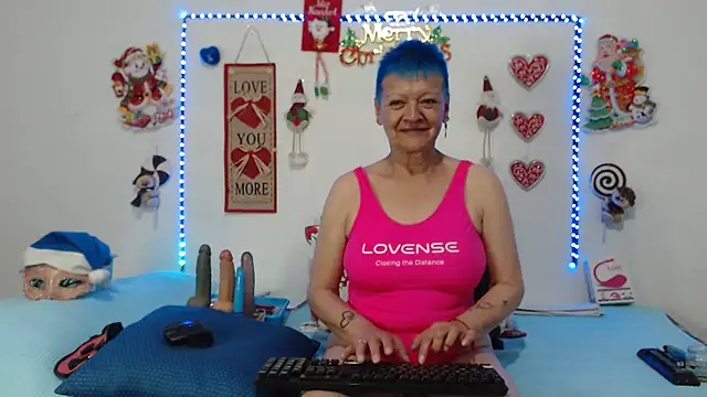 Snapshot of loquitaqueen011 chatting on December 2024 07:38:02 PM loquitaqueen011 online show from December 2024 07:38:02 PM