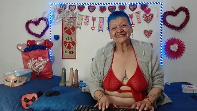 Snapshot of loquitaqueen011 chatting on February 2025 11:25:02 PM loquitaqueen011 online show from February 2025 11:25:02 PM