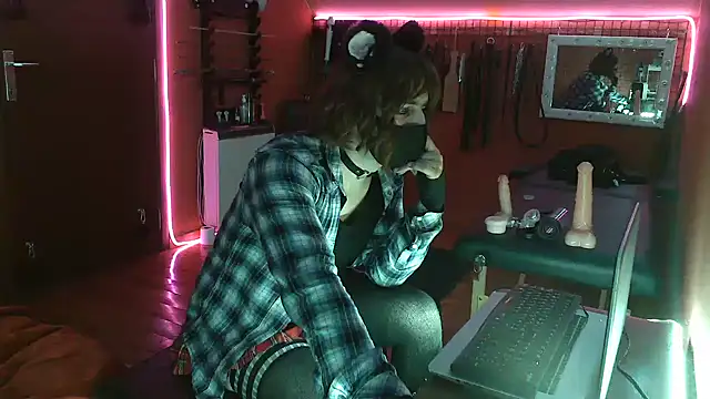 Snapshot of Ginny-the-bdsm-nympho chatting on March 2025 06:01:02 PM Ginny-the-bdsm-nympho online show from March 2025 06:01:02 PM