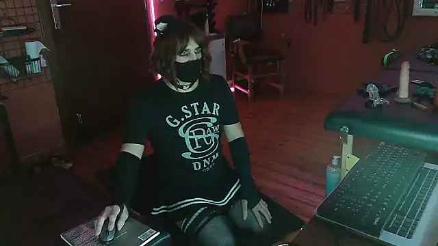 Snapshot of Ginny-the-bdsm-nympho chatting on October 2025 05:01:01 PM Ginny-the-bdsm-nympho online show from October 2025 05:01:01 PM